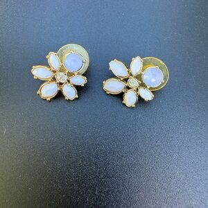 Avon Gold and Cream Floral Earrings